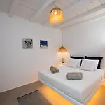 Superior 3 Beachfront Hot Tub And Seaview Apartment *